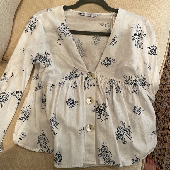 Zara flowy white top with navy flowers - Picture 2 of 2